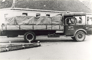 (de eerste auto van Piet Besseling)